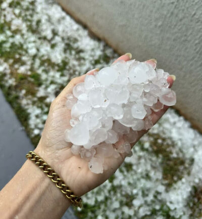 Imagem da notícia Chapadão do Sul é atingida por temporal com granizo e vendaval